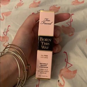 Too Faced Born this way concealer (fairest)